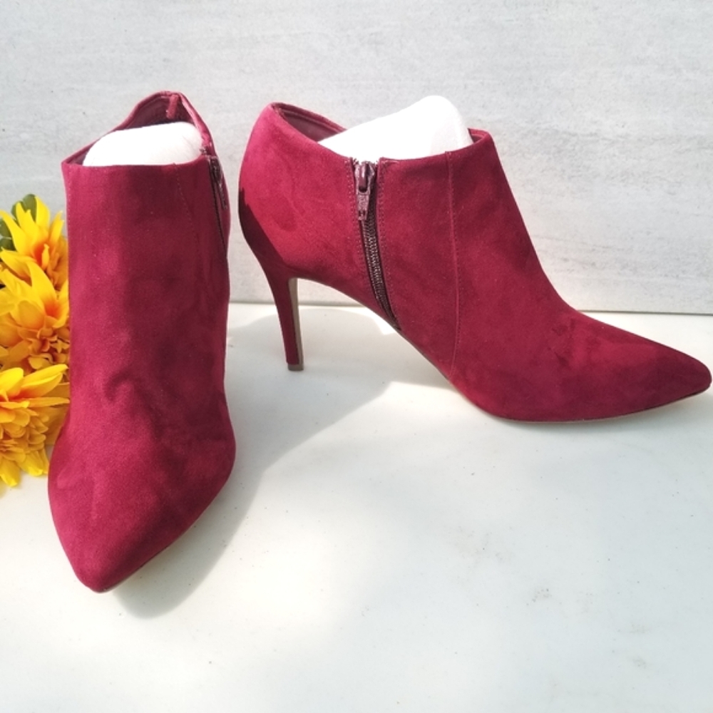 OLD NAVY Beautiful Red  Chelsea Pointy Toe Boots Size 10